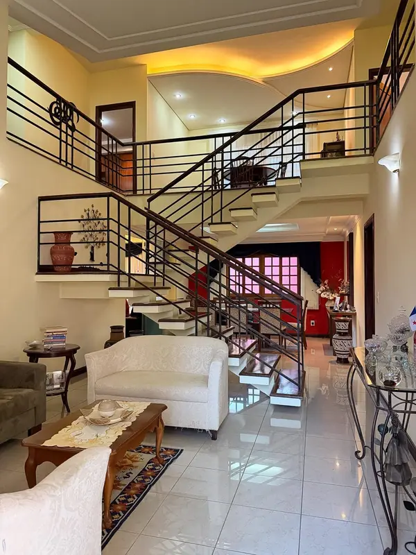 Hall de entrada com escada